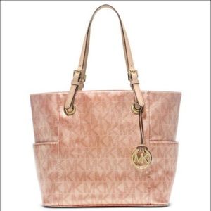 * SALE * Authentic Michael Kors rose gold Bag ❣️❣️